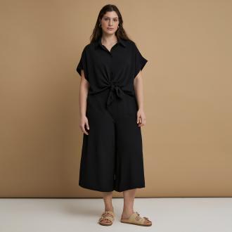 Ένα αναβαθμισμένο essential κομμάτι, αυτό το παντελόνι κιλότ από airwashed κρεπ συνδυάζει άνεση και κομψή ραφή. Οι πτυχώσεις και η φαρδιά cropped γραμμή δημιουργούν μια θηλυκή, μοντέρνα σιλουέτα ιδανική για όλες τις ώρες της ημέρας. ● Απαλό ύφασμα airwashed κρεπ με κομψές πτυχώσεις ● Ψηλόμεση εφαρμογή που κολακεύει τη σιλουέτα ● Φαρδιά cropped γραμμή κιλότ για σύγχρονη άνεση ● Ελαστική μέση στο πίσω μέρος για καλύτερη εφαρμογή ● Μέρος της συλλογής Essentials – ποιοτική αίσθηση για καθημερινή χρήση Μήκος (εσωτερική ραφή): 54,5 εκ. 100%POLYESTER Το μοντέλο έχει ύψος 1,77 εκ. και φοράει S/M 