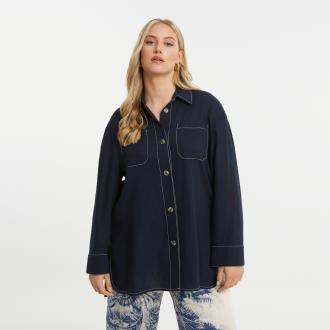  Αυτό το μακρυμάνικο πουκάμισο από βισκόζη και λινό συνδυάζει φυσική άνεση με casual κομψότητα. Δροσερό και ανάλαφρο, διαθέτει τσέπες στο στήθος και χαλαρή γραμμή, ιδανικό για καθημερινές εμφανίσεις ή πιο χαλαρά Σαββατοκύριακα. Συνδυάζεται εύκολα με παντελόνια, φούστες ή μαλακό τζιν. ● Ανάλαφρο ύφασμα από βισκόζη και λινό με δροσερή αίσθηση ● Χαλαρή, ευέλικτη γραμμή για άνετο styling ● Μακριά μανίκια με κουμπωτές μανσέτες για κομψό αποτέλεσμα ● Ελαφρύ και άνετο – ιδανικό για layering σε ζεστές μέρες ● Ένα κομψό κομμάτι για καθημερινή ή πιο προσεγμένη εμφάνιση Μήκος (κέντρο της πλάτης): 86 cm 55%VISCOSE 45%LINEN Το μοντέλο έχει ύψος 1,80 εκ. και φοράει S/M 
