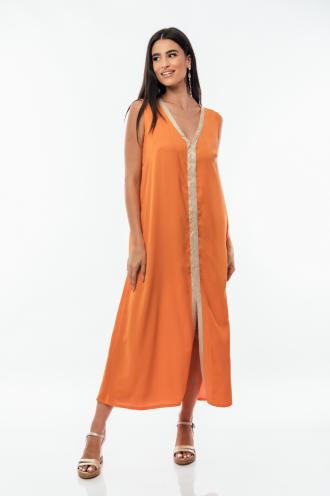 Φόρεμα αμάνικο με διακοσμητική τρέσα στο μπροστά μέρος , ve στο πάνω μέρος και άνοιγμα στο κάτω.  %2AΤο μοντέλο φοράει 2xl.