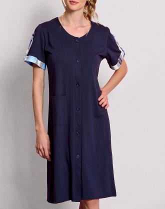 Γυναικείο home dress, σε άνετη γραμμή, κοντομάνικο, με στρογγυλή λαιμόκοψη και κλείσιμο κατά μήκος με κουμπιά. (Σύνθεση: 100% Βαμβάκι)