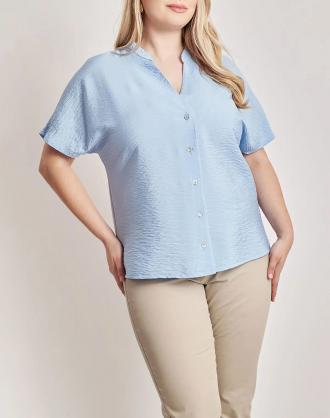 Γυναικεία πουκάμισο, κοντομάνικο, σε στυλ washed, με γιακά μάο, V λαιμόκοψη και κλείσιμο κουμπιά στη μπροστινή όψη. (Σύνθεση: 85% Ρεγιον, 15% Ναϋλον)