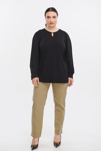 %27Ισιο παντελόνι από ανορθωτικό slim stretch ελαστικό ύφασμα. Ελαστική μέση για άνεση. Πίσω τσέπες. Πένσες για άψογη εφαρμογή. Πλαϊνά ανοίγματα στο κάτω μέρος. Το απόλυτο must-have παντελόνι που θα αναβαθμίσει τα look σας. Η Σταυρούλα φοράει το xl.