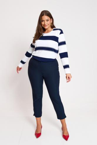 %27Ισιο παντελόνι από ανορθωτικό slim stretch ελαστικό ύφασμα. Ελαστική μέση για άνεση. Πίσω τσέπες. Πένσες για άψογη εφαρμογή. Πλαϊνά ανοίγματα στο κάτω μέρος. Το απόλυτο must-have παντελόνι που θα αναβαθμίσει τα look σας. Η Ιβάνα έχει ύψος 180εκ, μέση 88εκ και περιφέρεια 121εκ και φοράει xl.