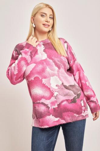 Μπλούζα πλεκτή σε σχέδιο abstract. Ριπ λαιμόκοψη λουπέτο και μακριά μανίκια με ριπ μανσέτα. Το μοντέλο έχει ύψος 177εκ, στήθος 110, μέση 85, περιφέρεια 115 και φοράει μέγεθος S