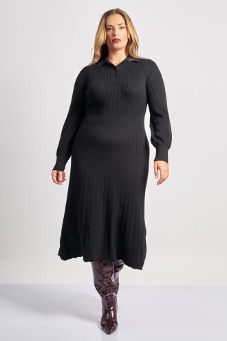 Αναδείξτε την κομψότητα της κάθε ημέρας με πλεκτό φόρεμα που σμιλεύει διακριτικά τη σιλουέτα. Ριπ πλέξη από σύμμεικτη βισκόζη για άνεση και κράτημα. Polo γιακάς με κοντή πατιλέτα και κουμπάκι. Μακριά μανίκια με ριπ μανσέτες. Μάξι μήκος και γραμμή που ανοίγει απαλά στο τελείωμα. Συνδυάστε το με ψηλές μπότες και ζώνη για πιο θηλυκό αποτέλεσμα ή με loafers για city chic. Το μοντέλο έχει ύψος 172 εκ, στήθος 108, μέση 94, περιφέρεια 111 και φοράει το μέγεθος S