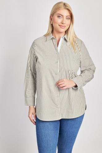 Ριγέ πουκάμισο σε συνδυασμό ρίγας από ελαστική ποπλίνα από σύμμεικτο βαμβάκι. Γιακάς πουκαμίσου με κουμπί. V λαιμόκοψη με colorblock λεπτομέρεια. Πατιλέτα με μεταλλικά κουμπιά. Μακριά μανίκια με κουμπτωτές μανσέτες. Πλαϊνά ανοίγματα για άψογη εφαρμογή. Το ριγέ πουκάμισο είναι must-have για το γραφείο και όχι μόνο! Το μοντέλο έχει ύψος 177εκ, στήθος 110, μέση 85, περιφέρεια 115 και φοράει μέγεθος S