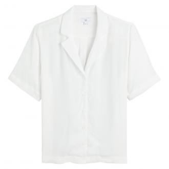 Ίσια γραμμή, όμορφο μήκος, πέτο γιακάς: ένα πουκάμισο με ακαταμάχητη γοητεία που συνδυάζεται εύκολα και φοριέται σε κάθε περίσταση. Από 100% βισκόζη, είναι εξαιρετικά άνετο και κατάλληλο και για το γραφείο.Περιγραφή: - Κοντά μανίκια - Ίσια γραμμή - Γιακάς με πέτο - Μήκος 62 εκ. για το μέγεθος 38Σύνθεση και συντήρηση: - 100% βισκόζη - Πλύσιμο στους 30°C στο πρόγραμμα για ευαίσθητα - Σιδέρωμα σε χαμηλή θερμοκρασία - Απαγορεύεται το στεγνωτήριο - Απαγορεύεται το στεγνό καθάρισμα