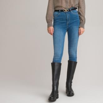 Το skinny τζιν είναι must-have στη γυναικεία γκαρνταρόμπα γιατί αναδεικνύει τη φυσική γραμμή των ποδιών. Αυτό το πεντάτσεπο τζιν με ψηλή μέση σμιλεύει όμορφα τις καμπύλες.Περιγραφή: - Εφαρμοστό skinny jeans - Ψηλόμεσο - Μήκος καβάλου 75 εκ., φάρδος στα μπατζάκια 13 εκ. για το μέγεθος 38Σύνθεση και συντήρηση: - 66% βαμβάκι, 16% μοντάλ, 16% πολυέστερ, 2% ελαστάνη - Για τις οδηγίες συντήρησης, δείτε την ετικέτα του προϊόντος.Προϊόν υπεύθυνης παραγωγής - Επιλέγοντας ένα προϊόν ευρωπαϊκής κατασκευής, καταναλώνετε ένα προϊόν με μικρότερο αποτύπωμα άνθρακα λόγω της μικρότερης απόστασης από τον καταναλωτή. Ωφέλιμο τόσο για εσάς όσο και για το περιβάλλον. Η μικρότερη απόσταση μεταξύ παραγωγής και κατανάλωσης έχει θετικό αντίκτυπο σε όλους.