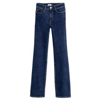 Κολακευτικό, στιλάτο, μας αρέσει πολύ αυτό το τζιν bootcut. Ξεχωρίζει με γραμμή push-up που αναδεικνύει τη σιλουέτα. Είναι βασικό κομμάτι της γυναικείας γκαρνταρόμπας και πάει με όλα. Το δυνατό του σημείο: η εξαιρετική του άνεση.Περιγραφή: - Bootcut, push-up jeans - Κανονική μέση - Πεντάτσεπο - Μήκος καβάλου 84 εκ., φάρδος στα μπατζάκια 24 εκ. για το μέγεθος 38Σύνθεση και συντήρηση: - 99% βαμβάκι, 1% ελαστάνη - Για τις οδηγίες συντήρησης, δείτε την ετικέτα του προϊόντος.