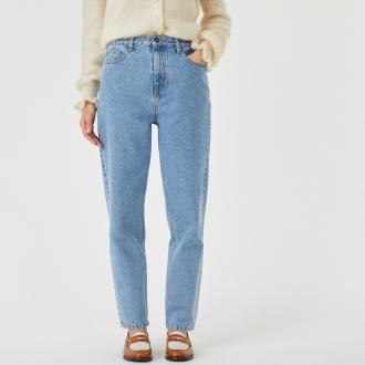 Ένα απαραίτητο τζιν για μοντέρνο ντύσιμο, εμπνευσμένο από την ανδρική γκαρνταρόμπα. Street, rock ή sportswear, προσαρμόζεται σε όλα τα στυλ. Φοριέται με γυρισμένα τα μπατζάκια για cool look.Περιγραφή - Παντελόνι boyfit jeans - Κανονική μέσηΔιαστάσεις για το μέγεθος 38/M - Μήκος καβάλου: 72 εκ. - Φάρδος στα μπατζάκια: 16,5 εκ. Σύνθεση και συντήρηση: - 99% βαμβάκι, 1% ελαστάνη - Πλύσιμο στο πλυντήριο στους 30°C - Σιδέρωμα σε χαμηλή θερμοκρασία - Στεγνωτήριο σε χαμηλή ταχύτητα - Επιτρέπεται το στεγνό καθάρισμα