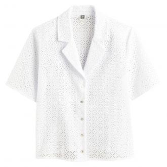 Υποκύψτε σε αυτό το πολύ ρομαντικό πουκάμισο με φίνο κοφτό κέντημα. Φοριέται με μια φούστα ή ένα τζιν ή για total look με το ασορτί σορτς φέτος το καλοκαίρι.Περιγραφή - Κοντά μανίκια - Ίσια γραμμή - Κλασικός γιακάς με πέτο - Από κοφτό κέντημαΔιαστάσεις για το μέγεθος 38/M - Μήκος: 58 εκ. - Μήκος μανικιών: 26,5 εκ. - Περίμετρος στήθους: 104 εκ.Σύνθεση και συντήρηση: - 100% βαμβάκι - Πλύσιμο στους 30°C στο πρόγραμμα για ευαίσθητα - Σιδέρωμα σε χαμηλή θερμοκρασία - Απαγορεύεται το στεγνωτήριο - Απαγορεύεται το στεγνό καθάρισμα - Ετικέτα OEKO-TEX® Standard 100. Η πιστοποίηση OEKO-TEX® Standard 100 είναι μια ανεξάρτητη και διεθνής πιστοποίηση που εγγυάται την απουσία επιβλαβών ή ερεθιστικών ουσιών για το δέρμα και προστατεύει την υγεία των καταναλωτών.